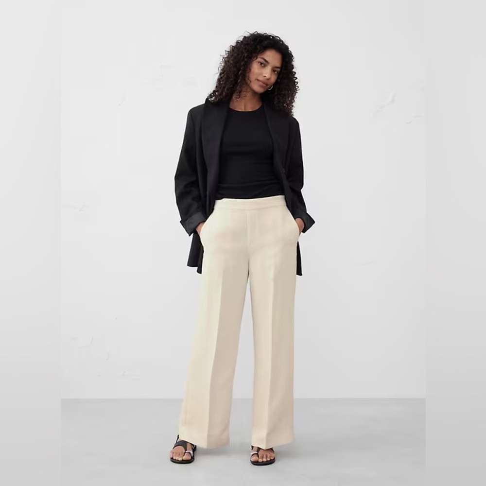 NWT! Banana Republic Ivory Cream Hayden Crepe Wide-Leg Pant - Size Large 🗺️1️⃣